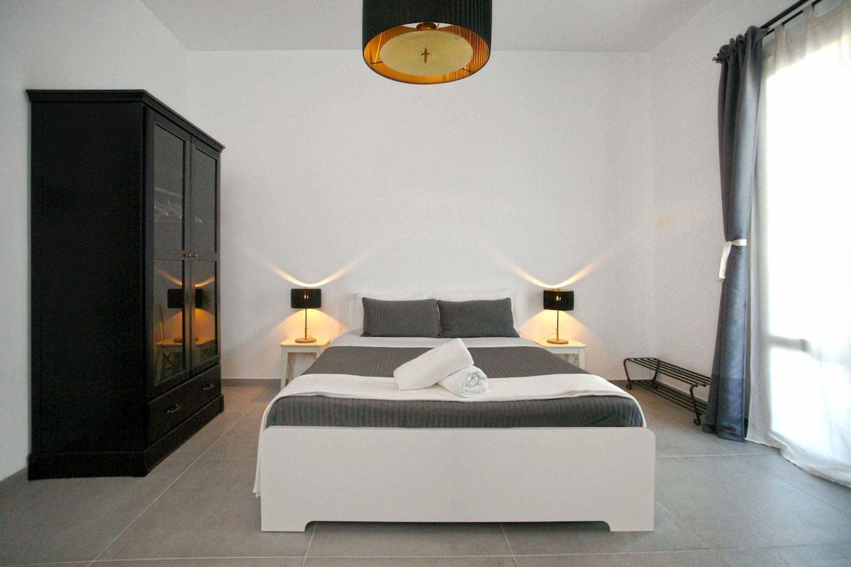 Triple Room, Balcony | Egyptian cotton sheets, premium bedding, desk, blackout drapes