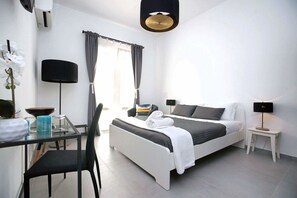 Double Room, Balcony | Egyptian cotton sheets, premium bedding, desk, blackout curtains - Roda Barocco (Noto)