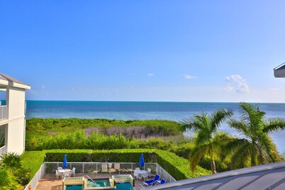 3 Bedroom 2 Bath Ocean view Condo with Full Kitchen, Covered Parking