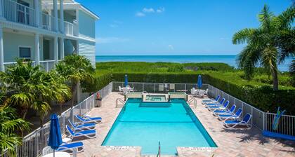 3 Bedroom 2 Bath Ocean view Condo with Full Kitchen, Covered Parking