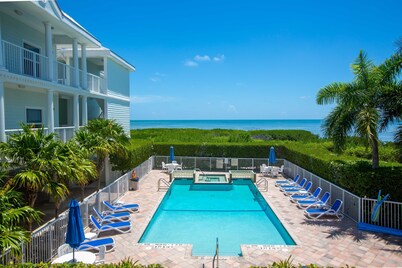 3 Bedroom 2 Bath Ocean view Condo with Full Kitchen, Covered Parking