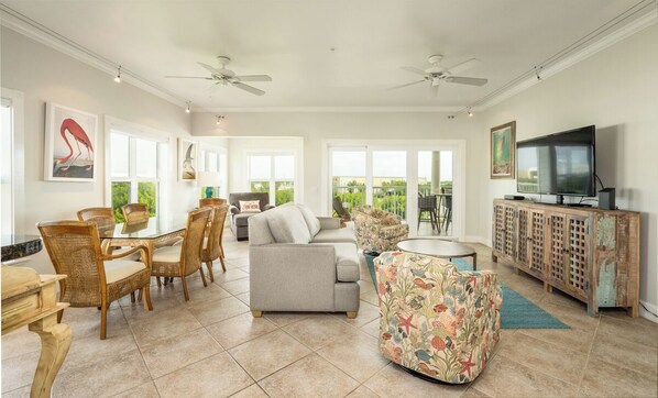 TV - 3 Bedroom 2 Bath Ocean view Condo with Full Kitchen, Covered Parking (Stock Island)