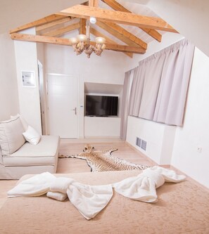 Suite, Jetted Tub | Hypo-allergenic bedding, desk, soundproofing, iron/ironing board - Panellinion Luxury Rooms (Kalamata)