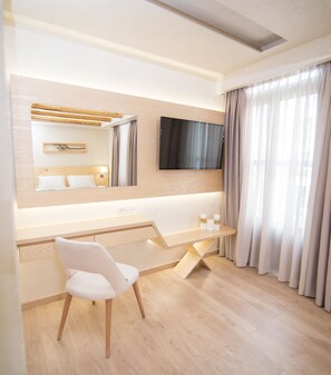 Chambre Double Supérieure, balcon, vue ville | Vue de la chambre