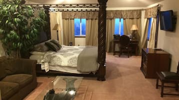6 bedrooms, iron/ironing board, free WiFi, bed sheets