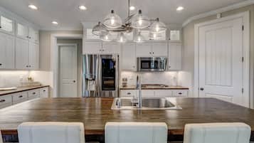 冰箱、微波炉、烤箱、炉灶