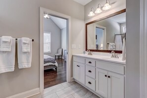 9 chambres, fer et planche à repasser, lit parapluie, Wi-Fi gratuit