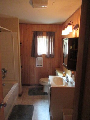 淋浴/盆浴组合、吹风机、毛巾、肥皂