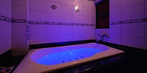 Double Room with Bathtub, Non Smoking (Early Check-out at 11:00) | Bathroom