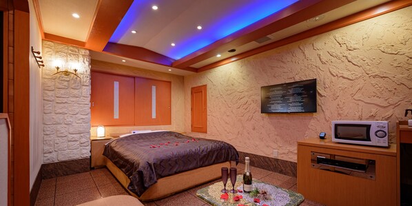 Chambre double, fumeur, baignoire (Early Check-out at 11:00) | Bureau, système d’insonorisation, accès au Wi-Fi (inclus)