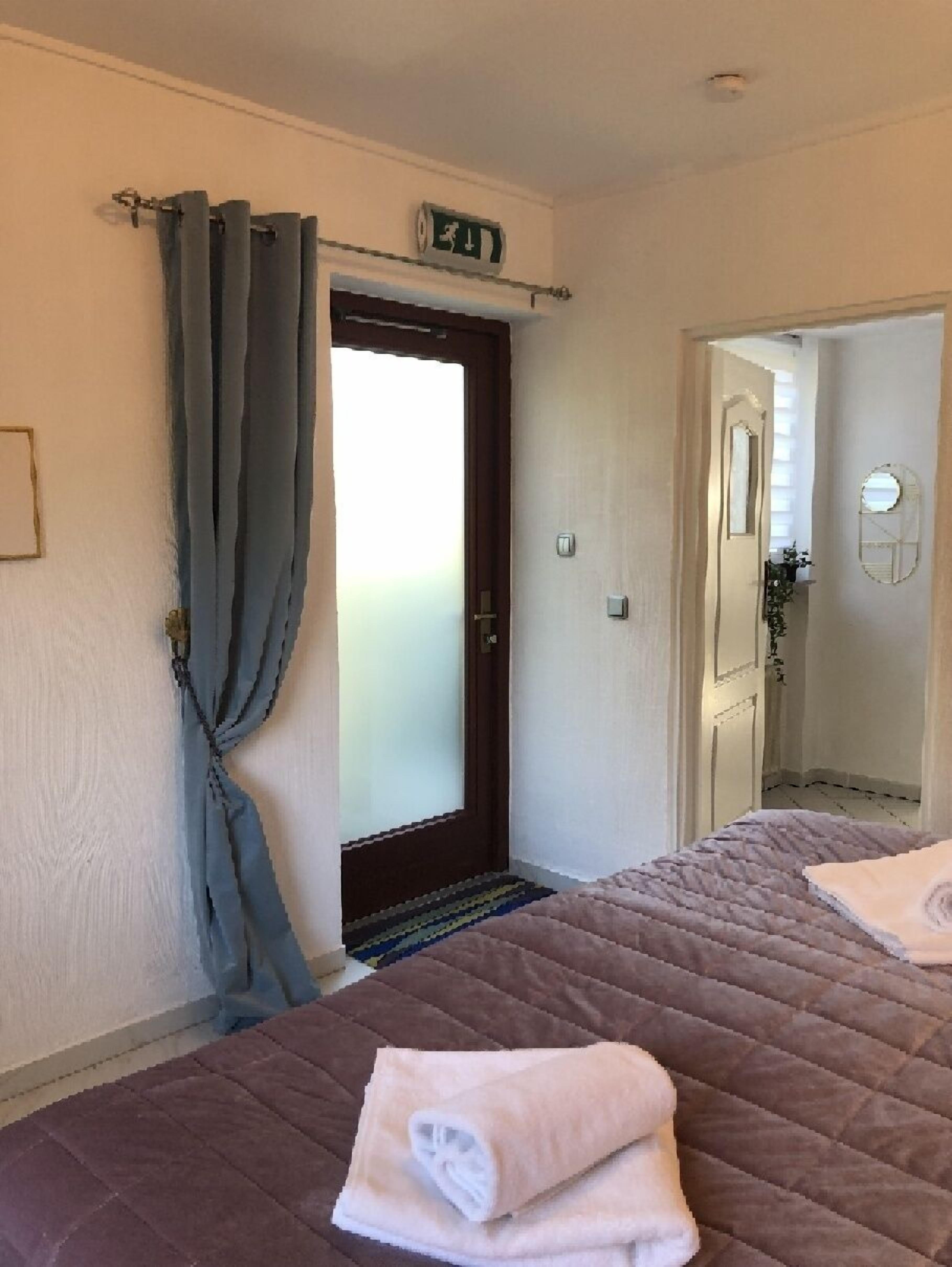 Căn hộ tiện nghi đơn giản | 1 phòng ngủ, trang bị nội thất với thiết kế riêng biệt 