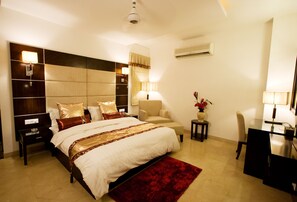 In-room safe, free WiFi - Eddison Hotel (Gurugram)