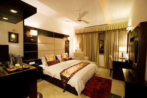 In-room safe, free WiFi - Eddison Hotel (Gurugram)
