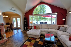 Smart TV, fireplace, DVD player, books