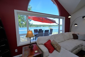 Smart TV, fireplace, DVD player, books