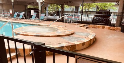 Downtown, nice furnishings, clean and cozy w/ fireplace, indoor & outdoor pools.