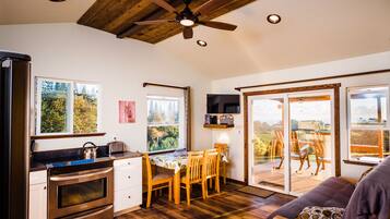 Smart TV, reproductor de DVD, libros y videoteca