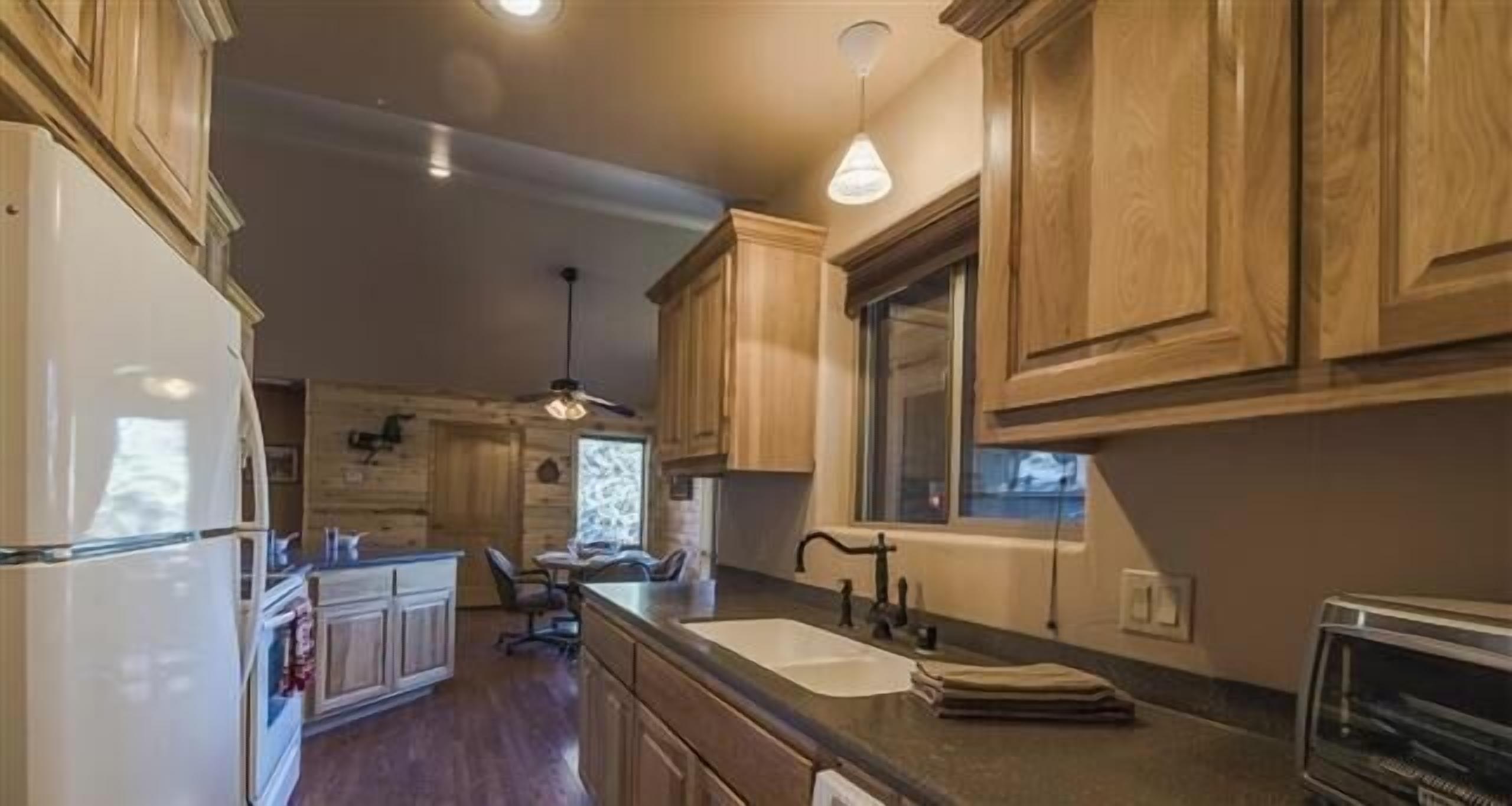 Kylskåp, mikrovågsugn, ugn och spishäll