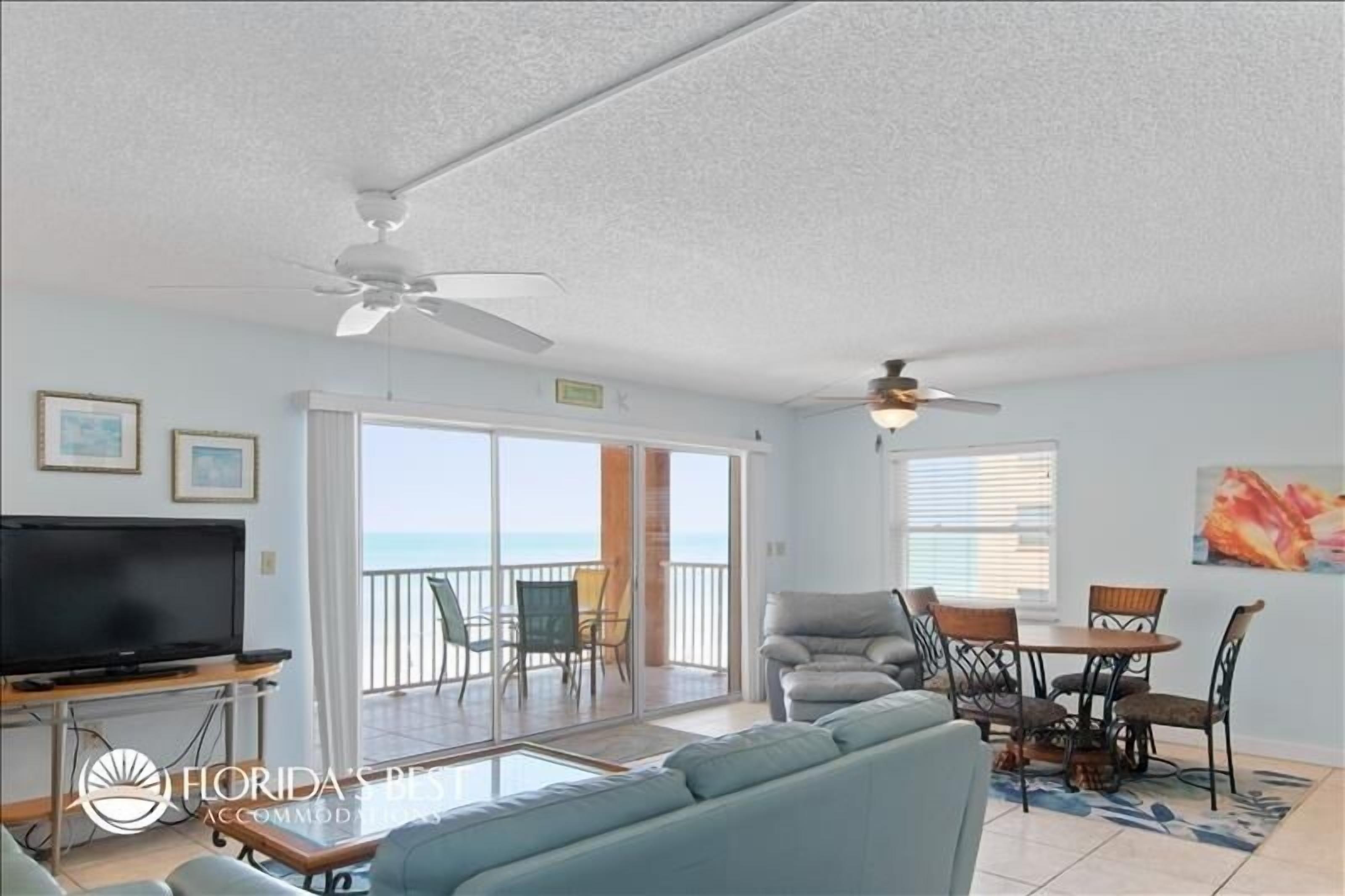 Updated Beach Front condo with Pool