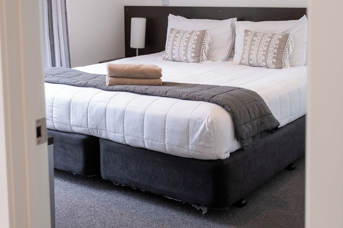 Apartment, 2 Schlafzimmer | Bügeleisen/Bügelbrett, kostenloses WLAN, Bettwäsche, Rollstuhlgeeignet