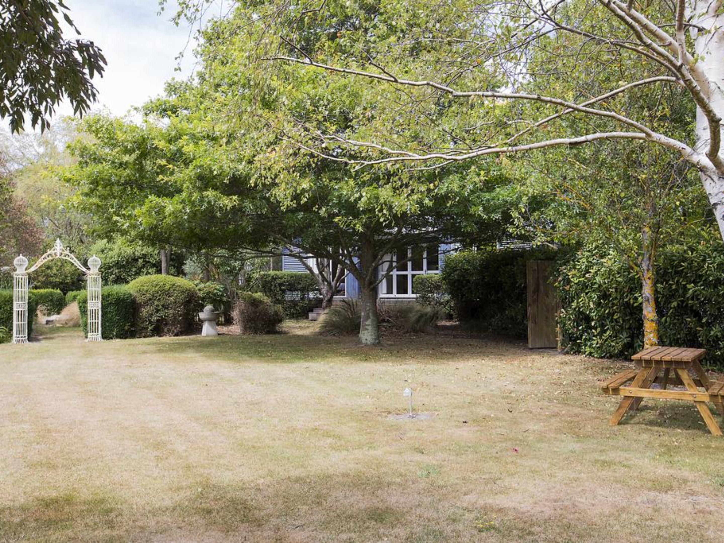 朝食 (コンチネンタル ブレックファスト)、毎日提供 (1 名様 16 NZD)