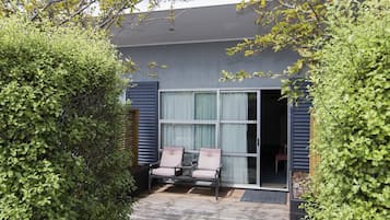 Executive Studio | Garden view