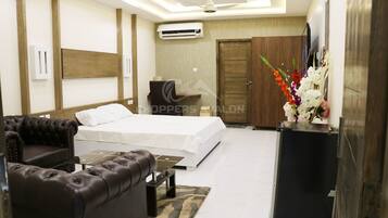 1 bedroom, Egyptian cotton sheets, premium bedding, down duvets