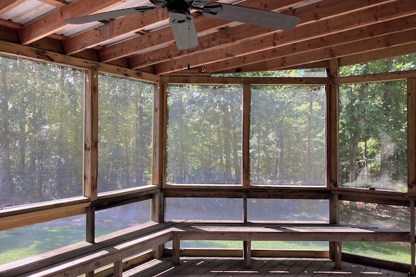 Built-in benches offer our guests extra seating for family get-togethers.
