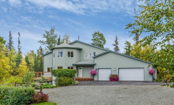 Exterior - Mountain Vista Retreat, Excellent Views, Private entrance and living area (Palmer)