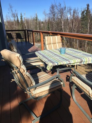 Outdoor dining - Mountain Vista Retreat, Excellent Views, Private entrance and living area (Palmer)