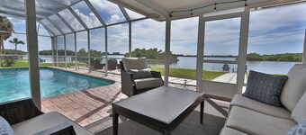 Oceanfront home w/sunset views of Sarasota Bay