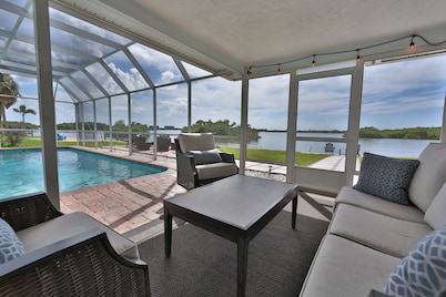 Oceanfront home w/sunset views of Sarasota Bay