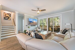 TV - 117 Heated Pool | Elevator | Kids Retreat | Sleeps Big Families | Pet Friendly (Hilton Head Island)