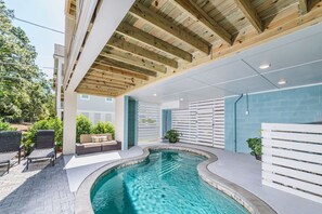 Een verwarmd zwembad