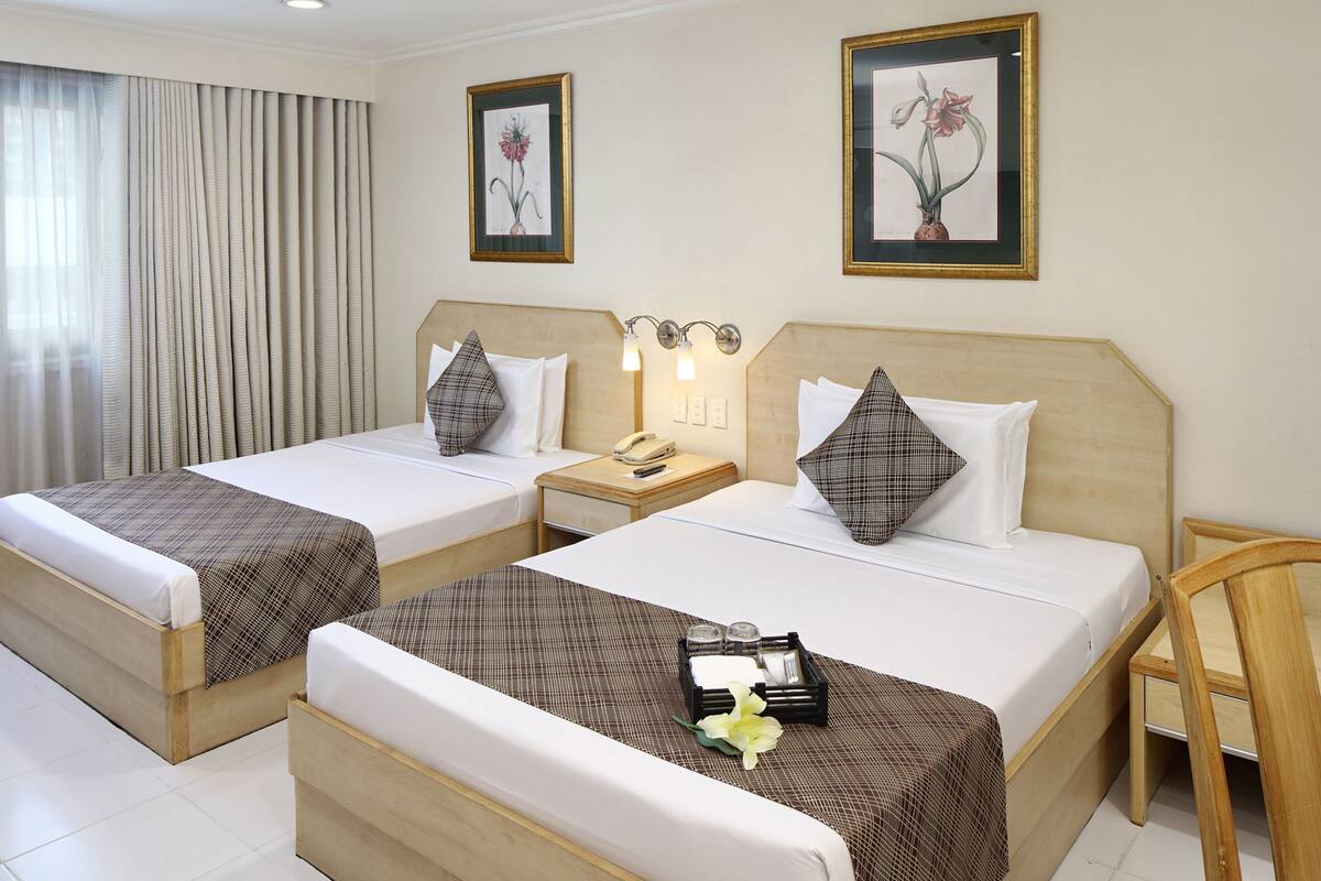 Deluxe Room with Kitchenette | Desk, iron/ironing board (on request), WiFi (free), bed sheets