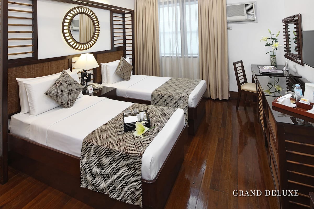 Grand Deluxe Room | Desk, iron/ironing board (on request), WiFi (free), bed sheets