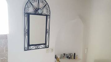 Traditional House | Bathroom | Shower, hair dryer, towels