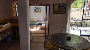 Tradisjonelt hus | Spiseområde på rommet