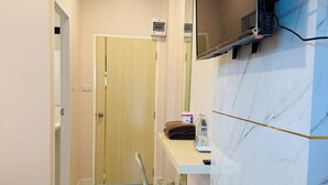 Ảnh chưa phân loại, 2 trong số 18 ảnh, nút