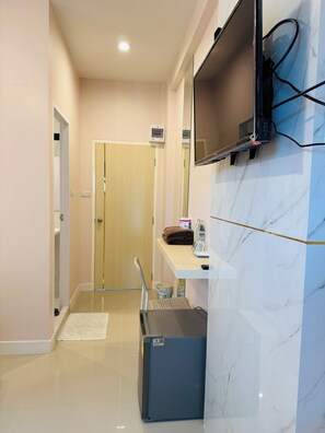 Standard Double Room with Air Conditioning | Blackout drapes, soundproofing, iron/ironing board, rollaway beds - Pakchong Phubade Hotel (Pak Chong)