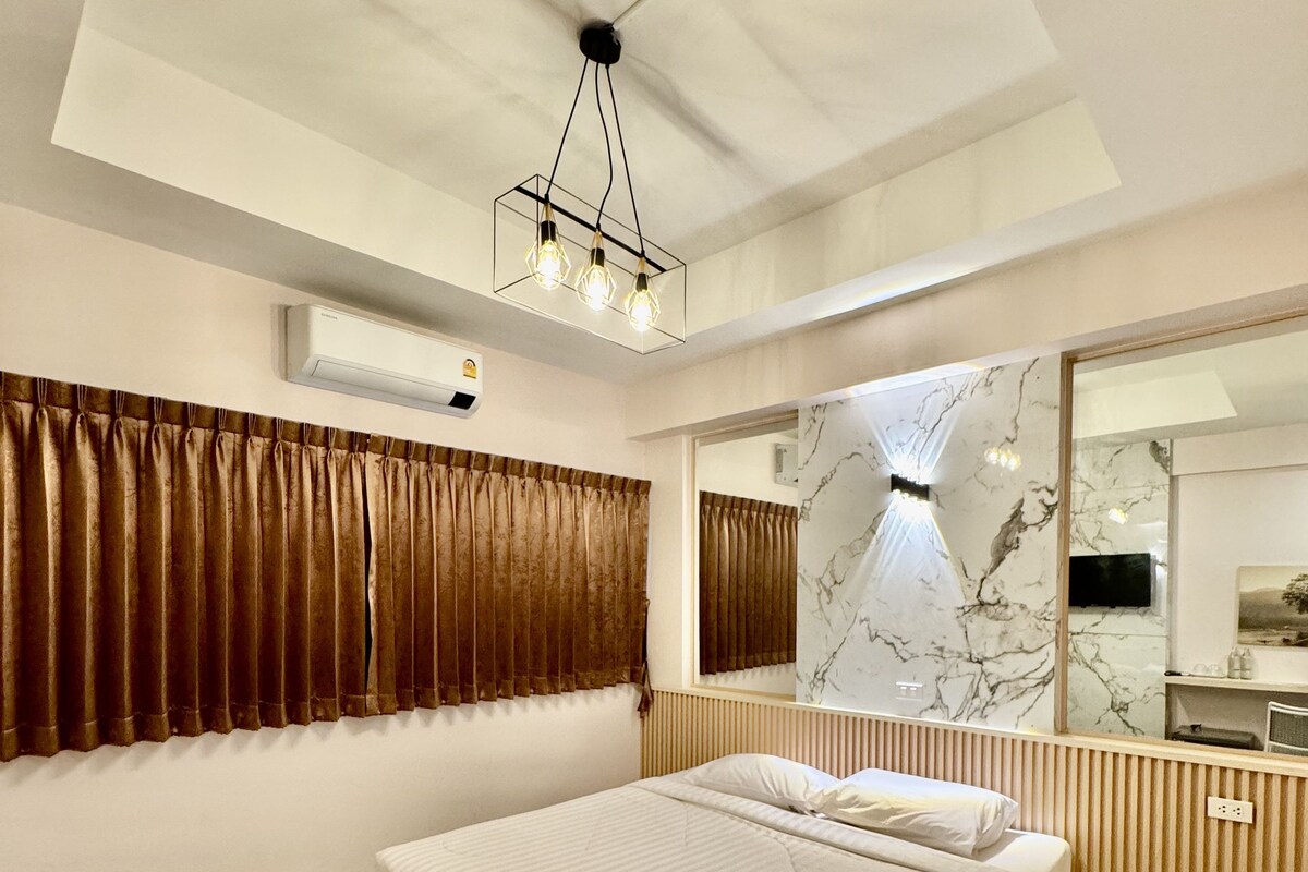 Standard Double Room with Air Conditioning | 암막 커튼, 방음 설비, 다리미/다리미판, 간이 침대