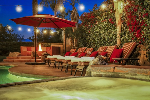 Acacia is a stunning six-bedroom, private pool and spa offering 3,650 square feet of luxury living.