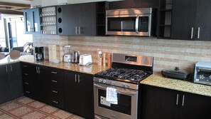 Fridge, microwave, oven, stovetop - Salinas, Ecuador Ocean Front Malecon Area 7th Floor Beautiful 3 Br/2.5 Ba Condo (Salinas)