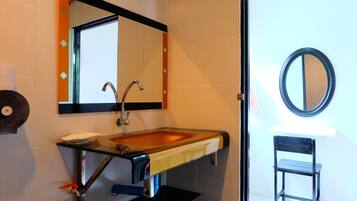 Standard Twin Room | Bathroom sink
