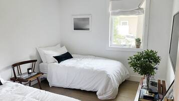 3 bedrooms, iron/ironing board, free WiFi, bed sheets