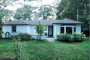 Exterior - Bellport Village Cottage (Bellport)