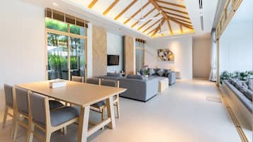 Deluxe Villa | In-room dining