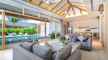 Villa Deluxe | Coin séjour | TV connectée