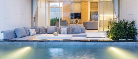 2 Bedroom Villa with Private Pool | เครื่องนอนระดับพรีเมียม, ตู้นิรภัยในห้องพัก