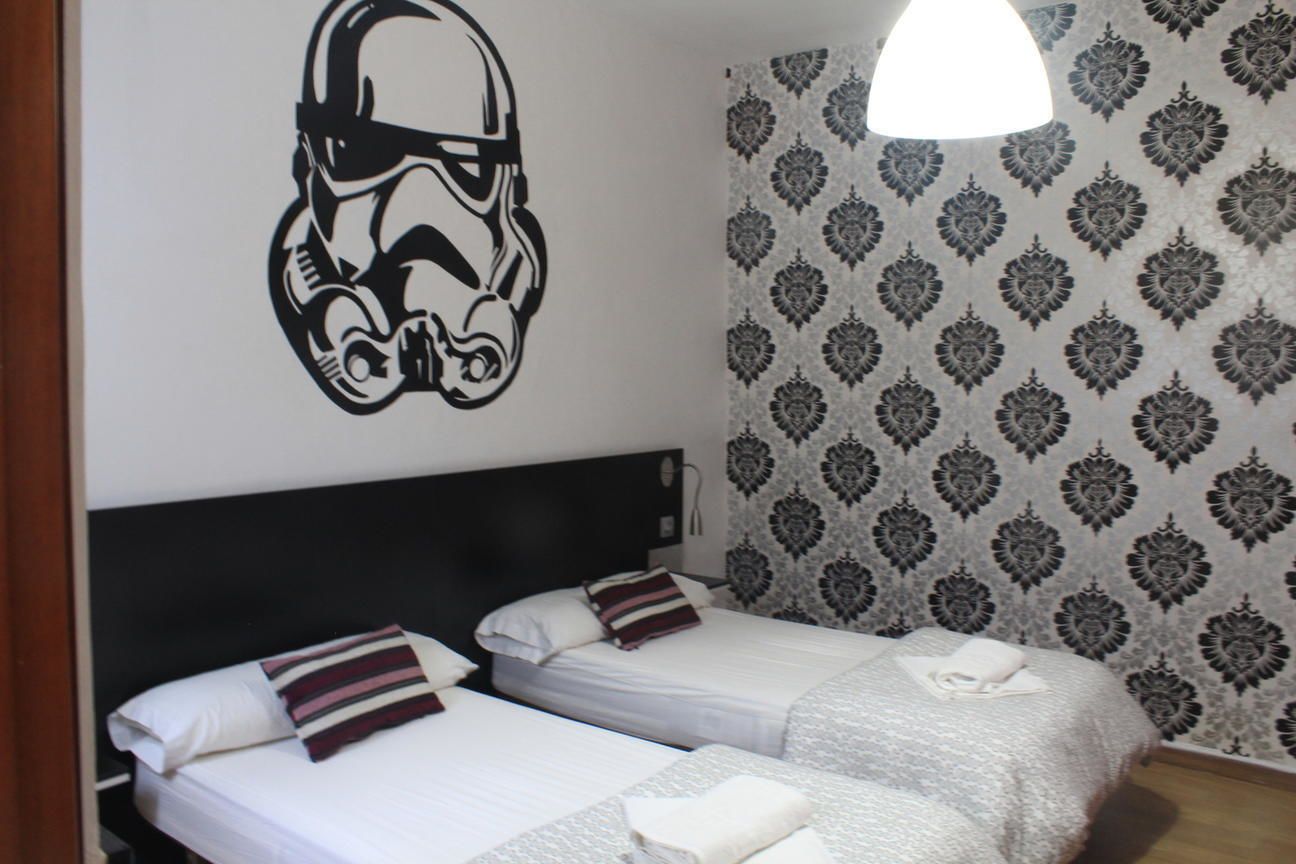 مكواة/لوح كي وواي فاي مجانًا وملاءات أسرّة